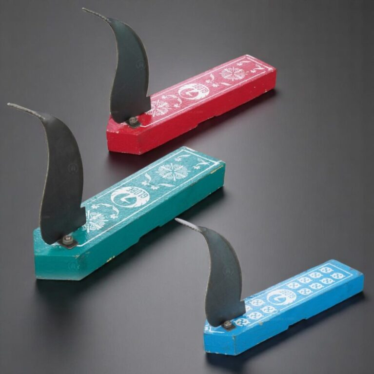 Compact Iron Arivalmanai Cum coconut Scrapper