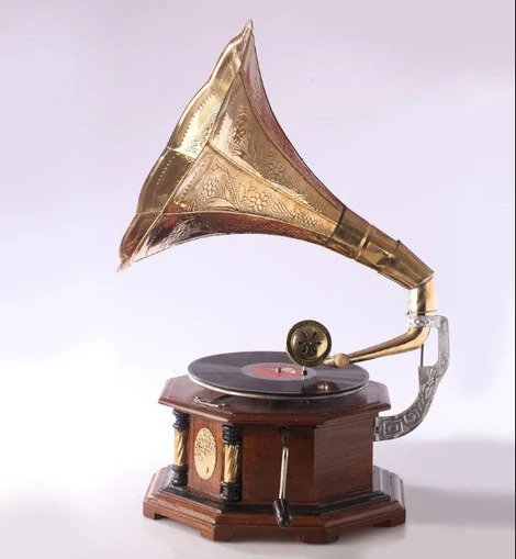 78 RPM Antique Gramophone With Brass Carved Horn